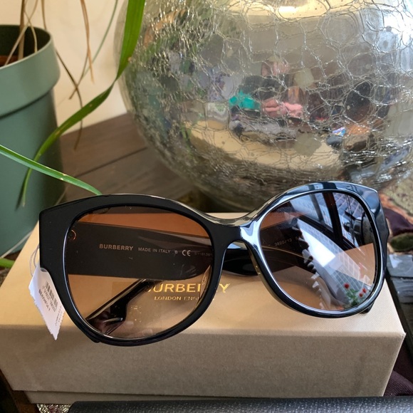 Authentic BURBERRY 54 Butterfly acetate sunglasses - Picture 6 of 15